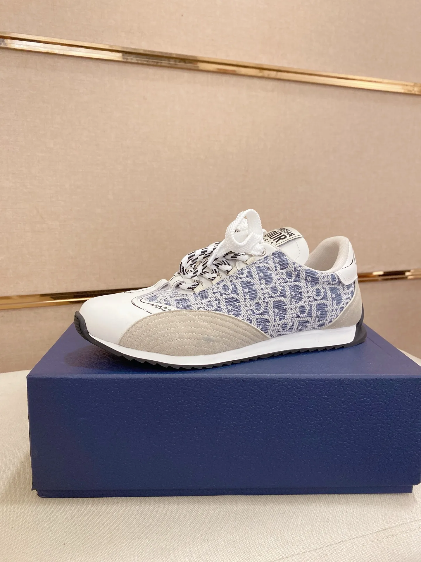 Men's shoes💰: 500💰Couple style💏 [Dior·Dior] New casual sports style men's shoes, new spring and summer design, perfect workmanship, lace-up lazy style to create wardrobe quality, upper: imported first-layer cowhide, mesh breathable lining soft and comfortable, ultra-light TPU wear-resistant outsole, simple, versatile fashion men's shoes, excellent color code number 35--44. (45,46 customized items are not returnable or exchangeable)